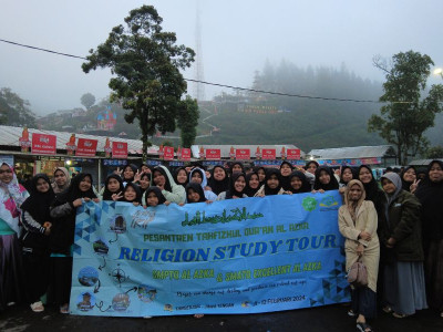 Santri Putri Religion Study Tour